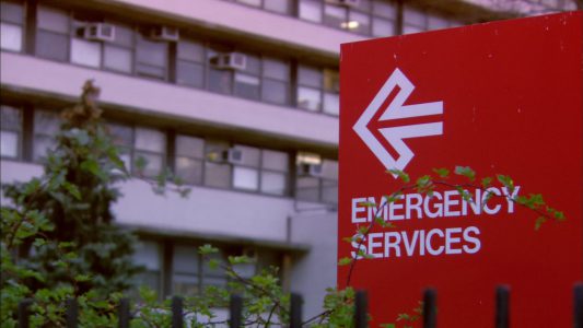 emergency-services-sign-hospital-entrance-022685475_prevstill